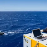 해양학 실험기기 사용법 - **Prompt:** A diverse team of oceanographers, clad in professional maritime workwear including life ...